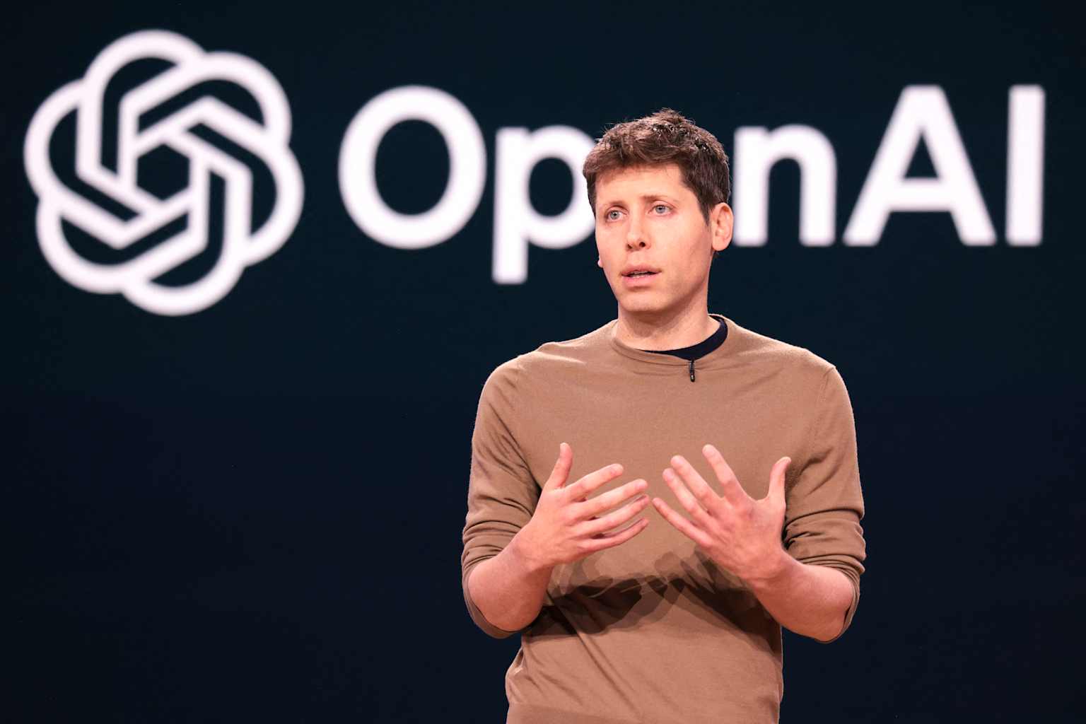 Sam Altman restringe GPT-5.5-Cyber y copia a Anthropic