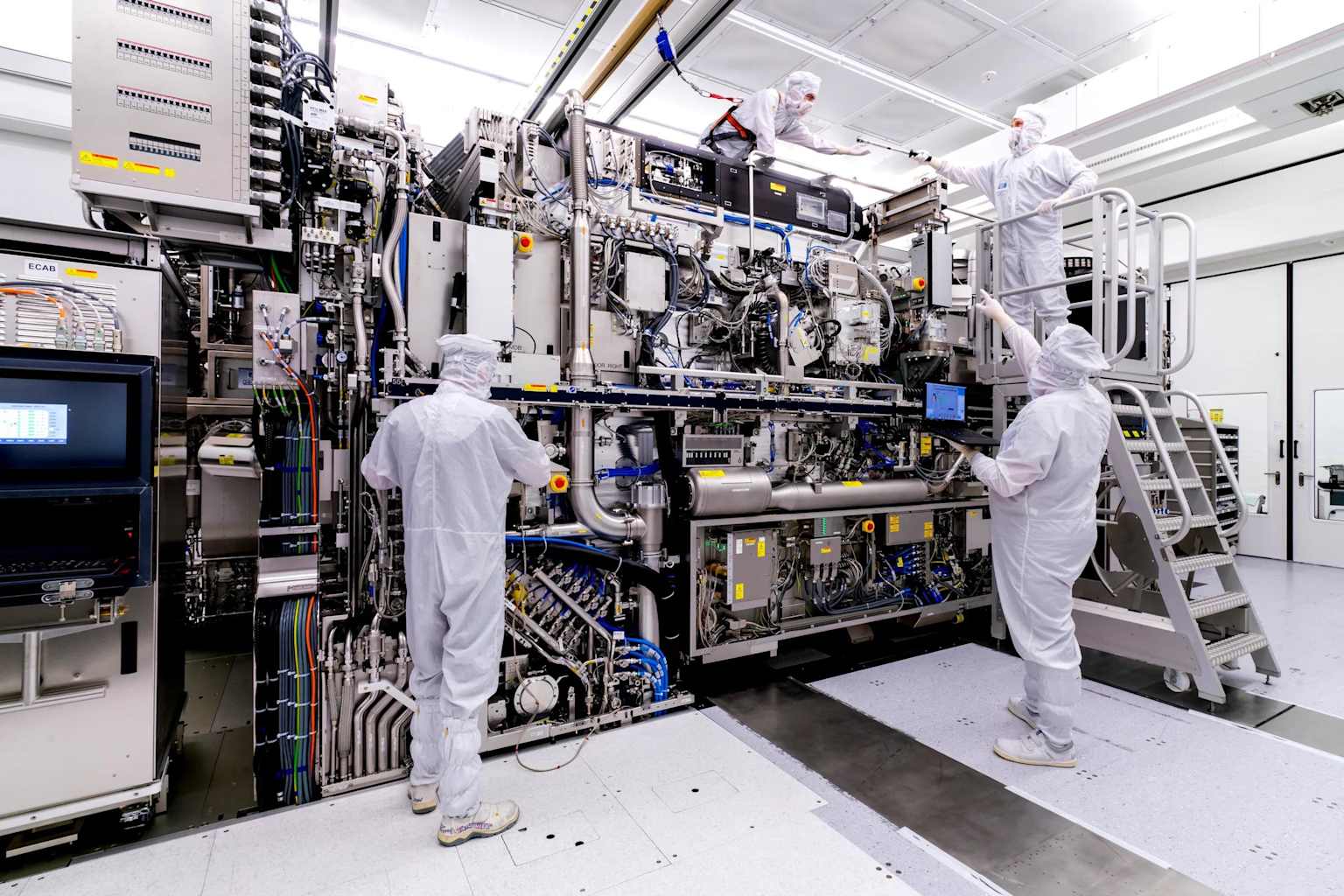 Samsung compra equipos EUV a ASML por $7.4 mil MDD para IA