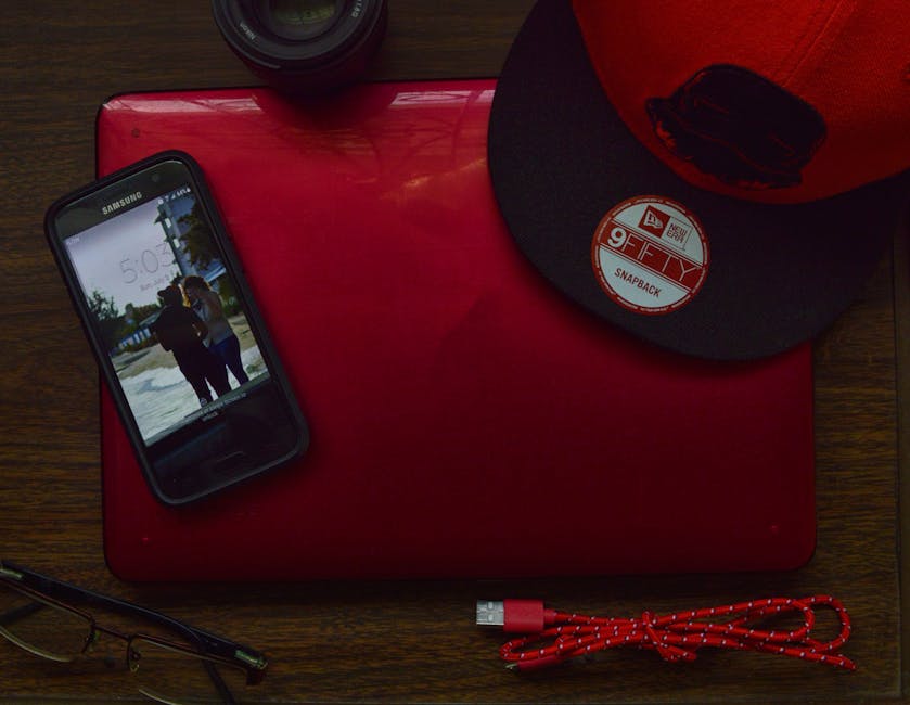 Gorra Roja Y Negra New Era 9fifty Snapback Y Teléfono Inteligente Samsung Galaxy Android Negro
