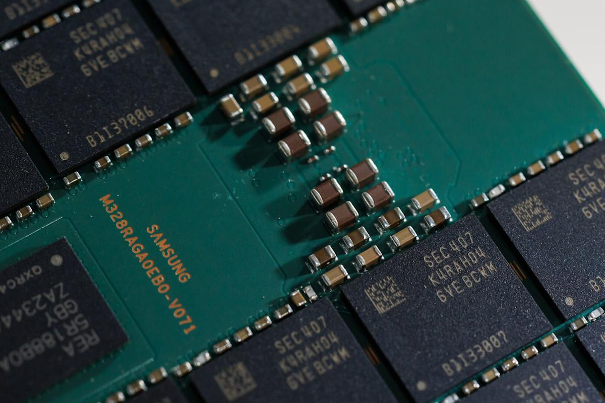 Samsung negocia chips IA con Google y Microsoft por $10B
