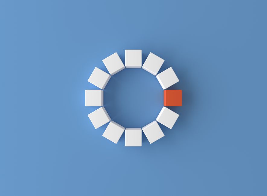 Un renderizado 3D minimalista con un círculo de cubos blancos y un cubo rojo sobre un fondo azul.