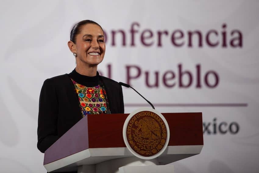 Sheinbaum estalla por fake news sobre salud de AMLO