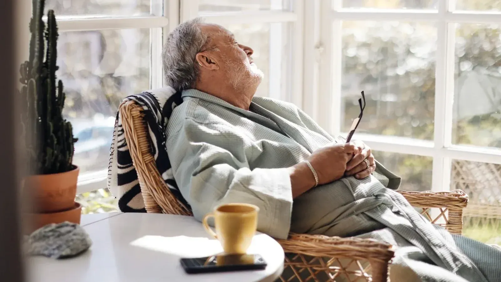 Siestas frecuentes se asocian con 48% más riesgo