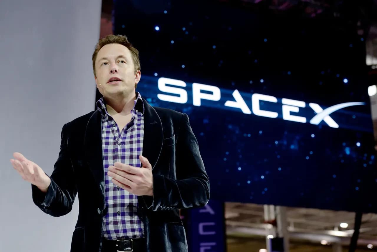 Starlink supera 10,400 satélites y Musk planea 100,000