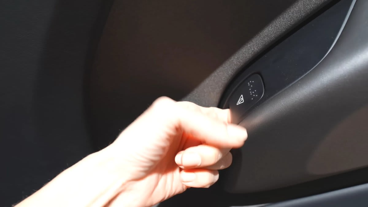 Tesla cambia la manija del Cybercab tras muertes e investigaciones