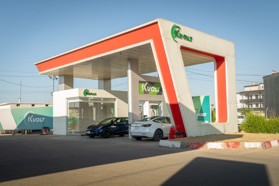 Fotos de stock gratuitas de aparcamiento, automotor, carga de vehículos