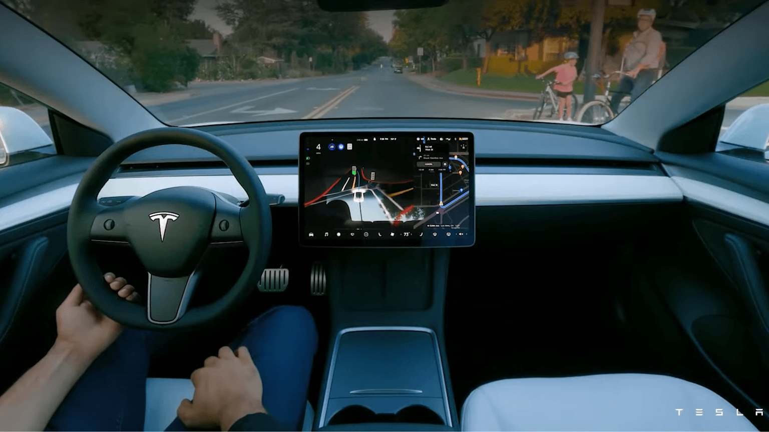 Tesla lanza FSD V14 Lite y Musk admite límite de HW3