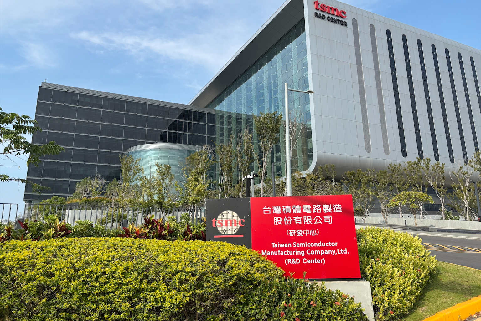 Tesla recluta talento de TSMC para su fábrica de chips