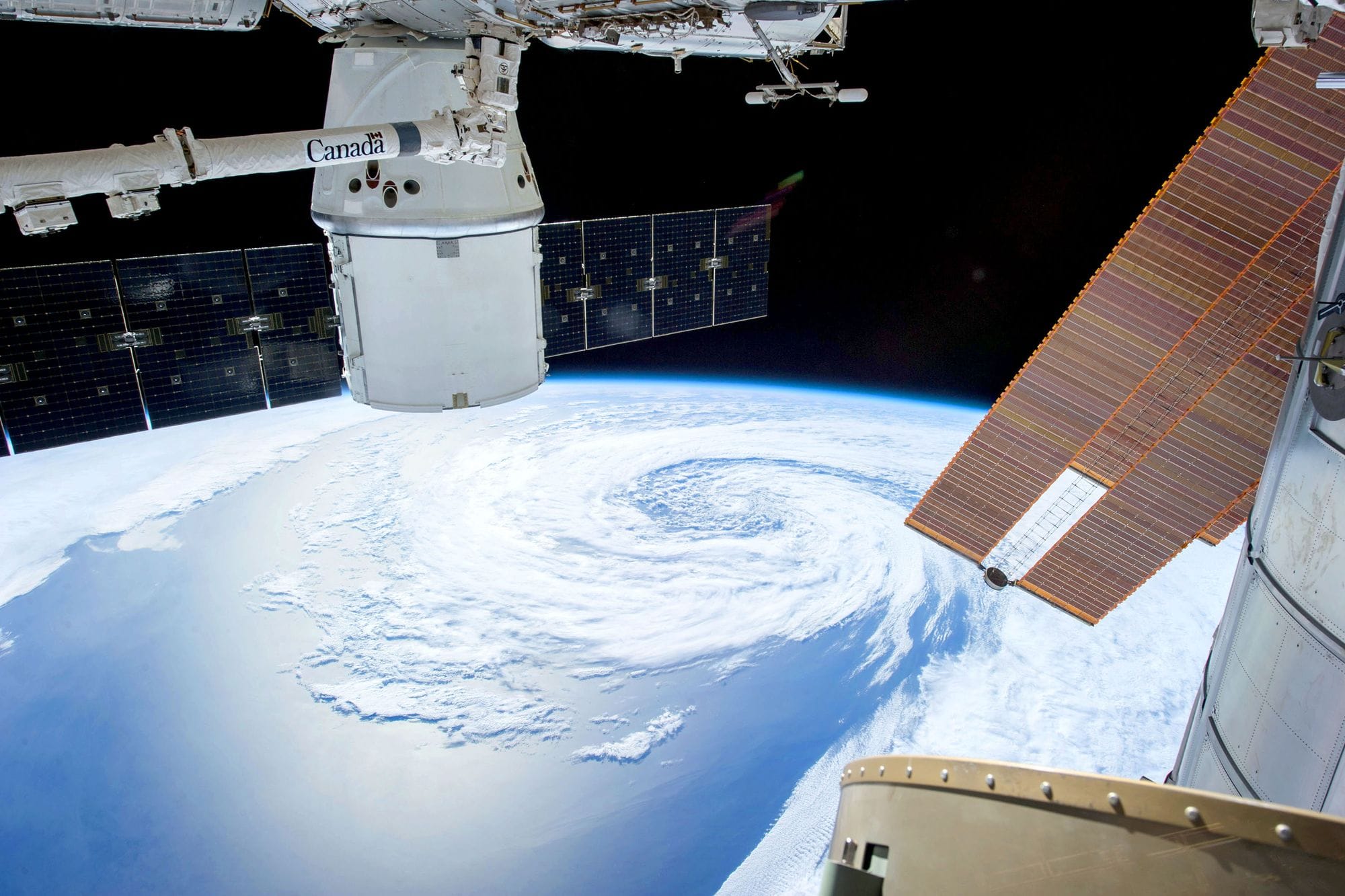 Tres empresas diseñarán un servicio para desorbitar satélites