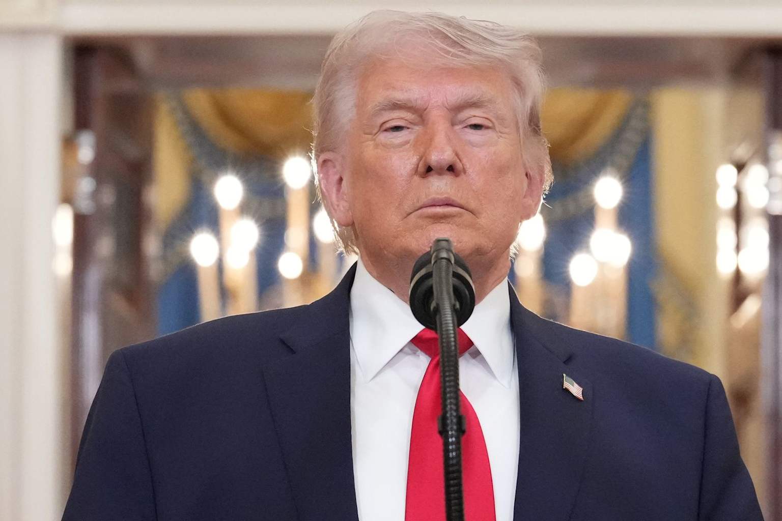 Trump acusa a Irán de bloquear crudo en el Estrecho de Ormuz