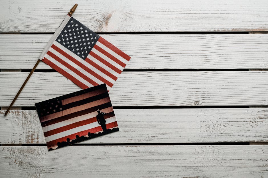Bandera Americana En La Pared De Madera Blanca
