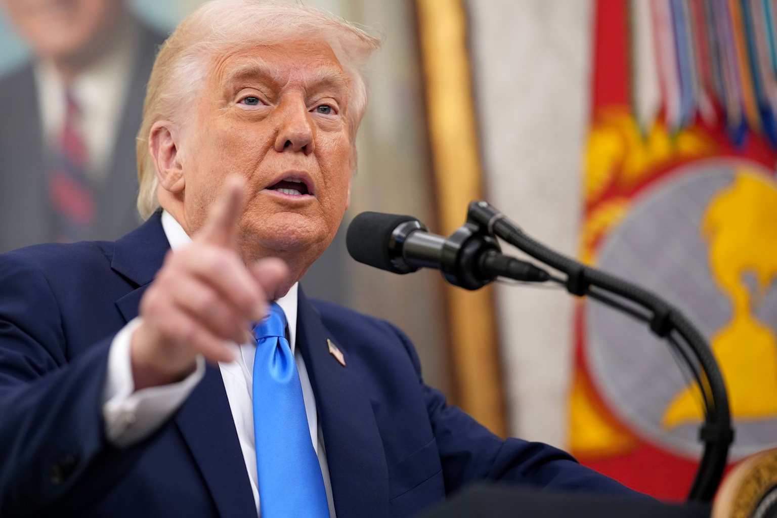 Trump amenaza con aniquilar sector energético de Irán