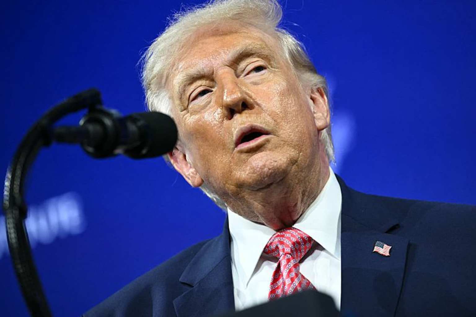 Trump amenaza con destruir la isla Kharg y pozos de Irán