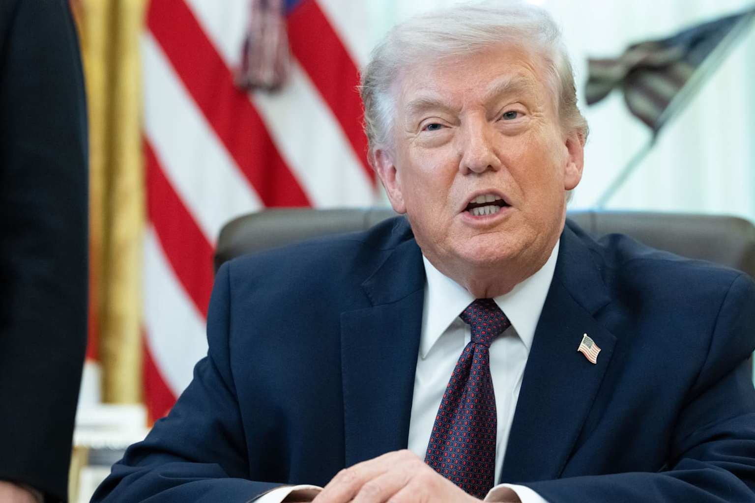 Trump anuncia que Irán cederá su uranio enriquecido