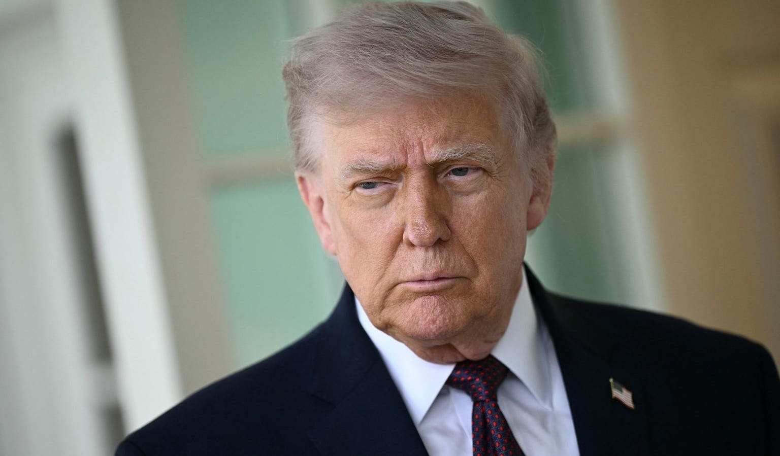 Trump busca borrar el historial de sus dos juicios políticos