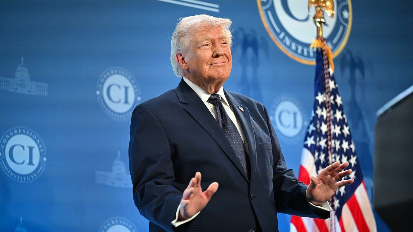 Trump: Estrecho de Ormuz abrirá al salir EE. UU. de Irán