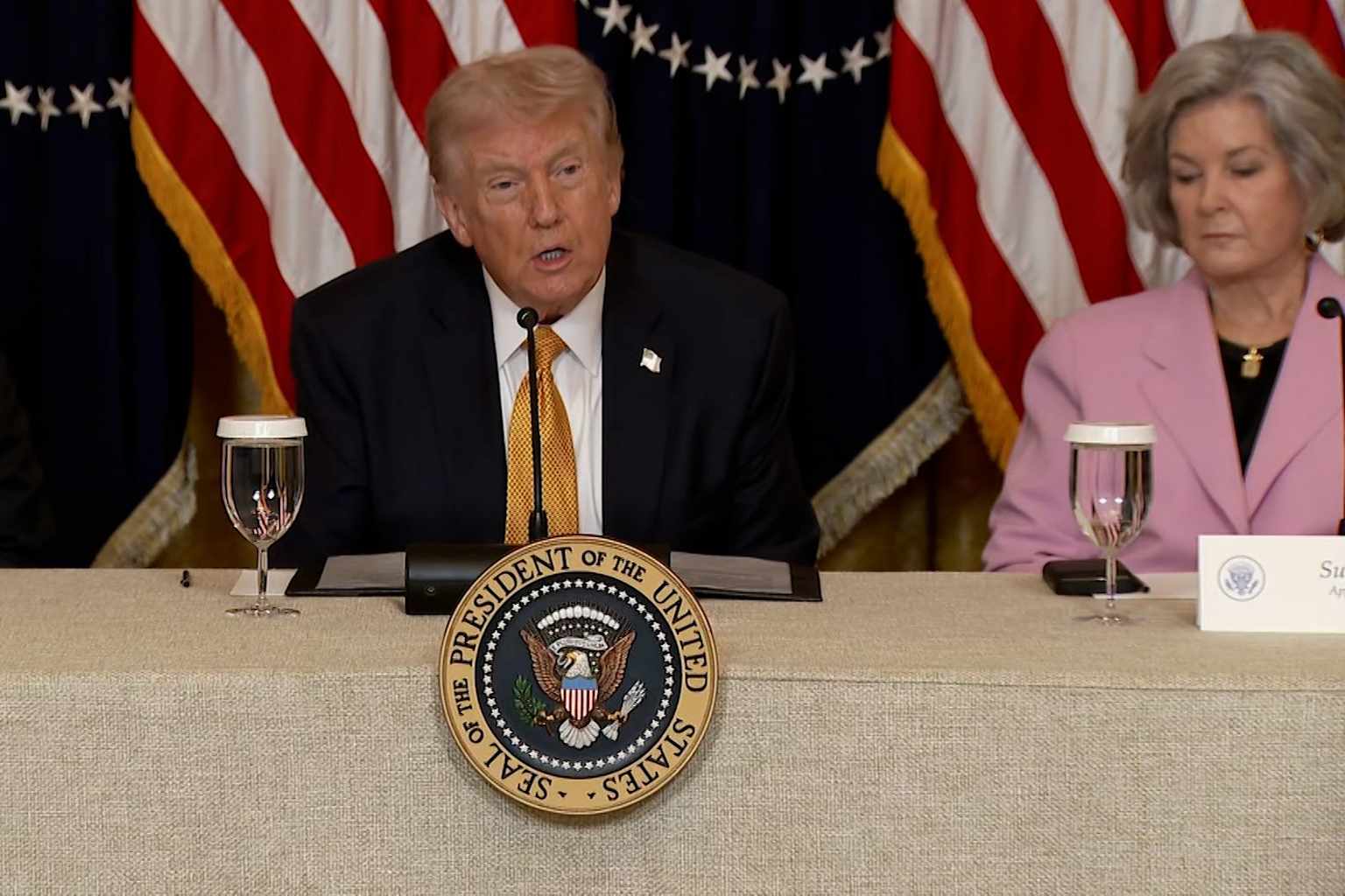 Trump exige a sus aliados tomar el Estrecho de Ormuz