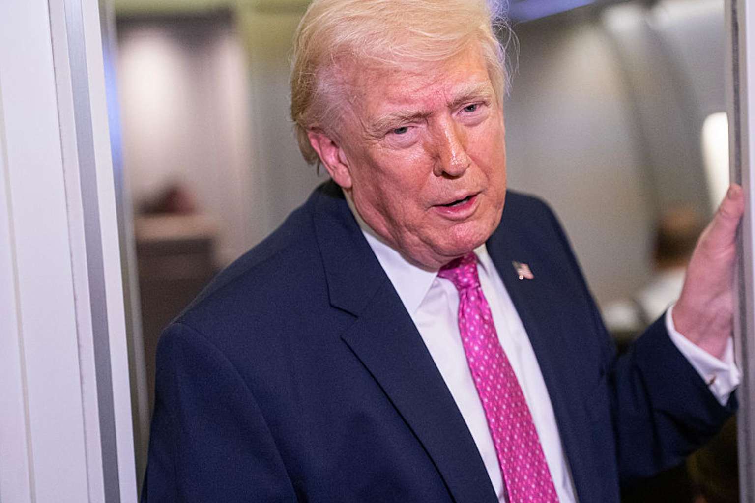 Trump planea cobrar la guerra en Irán a países árabes