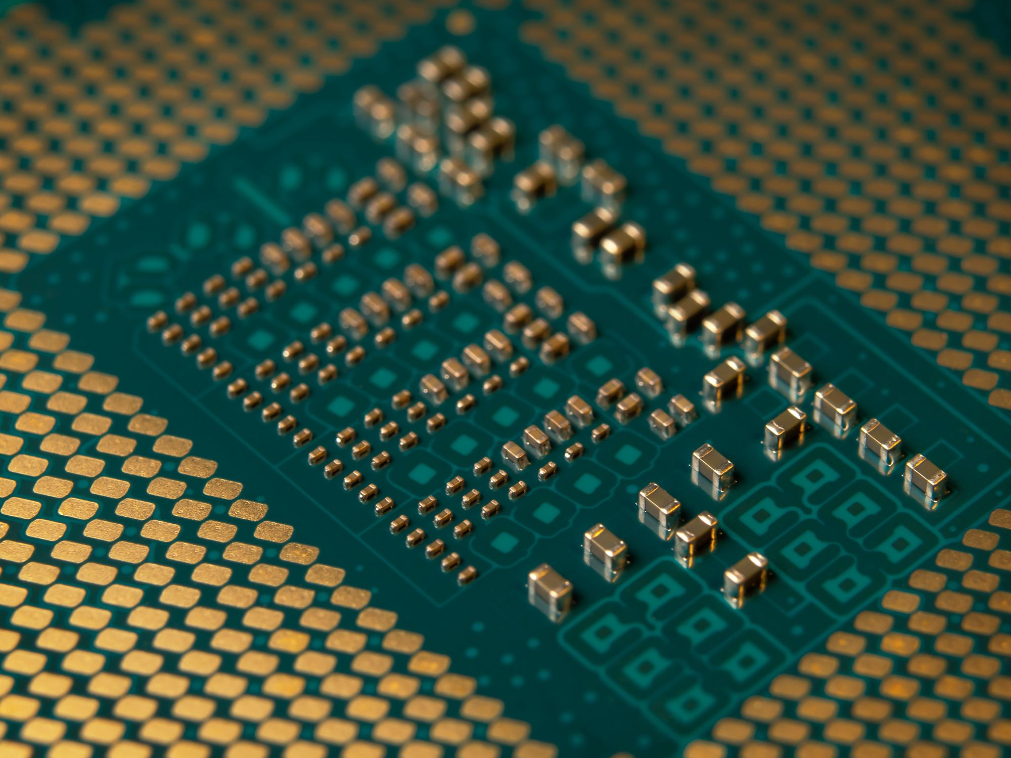 TSMC desarrolla empaquetado “tipo EMIB” para frenar a Intel