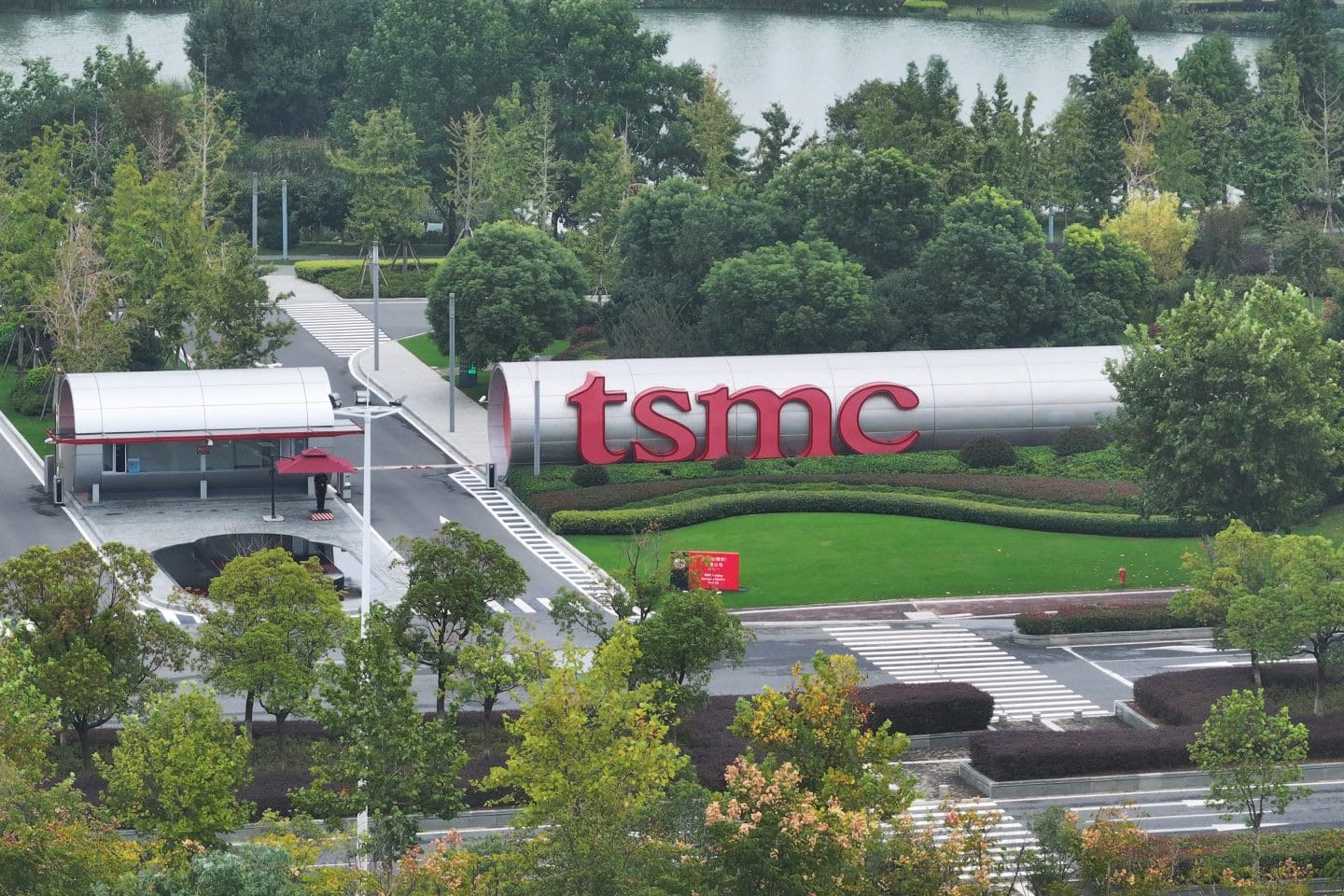 TSMC rompe récord: sus ganancias netas crecen 77.4% por el boom de la IA