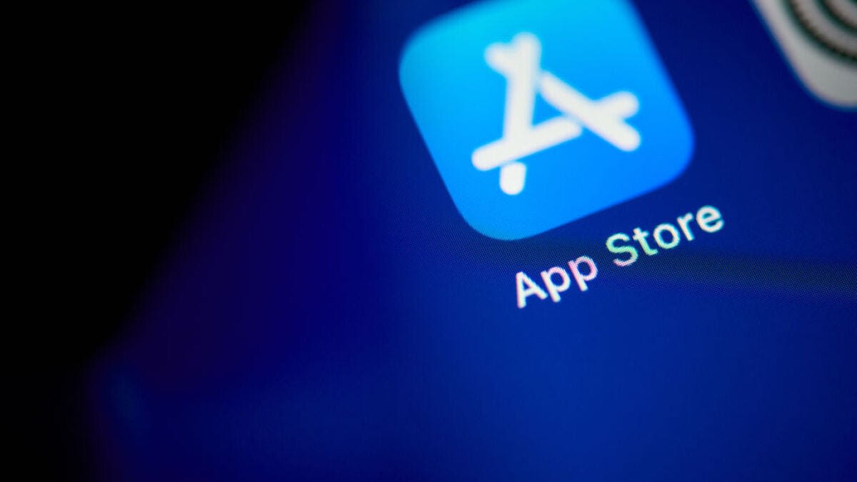 Vibe coding satura la App Store y desafía reglas de Apple