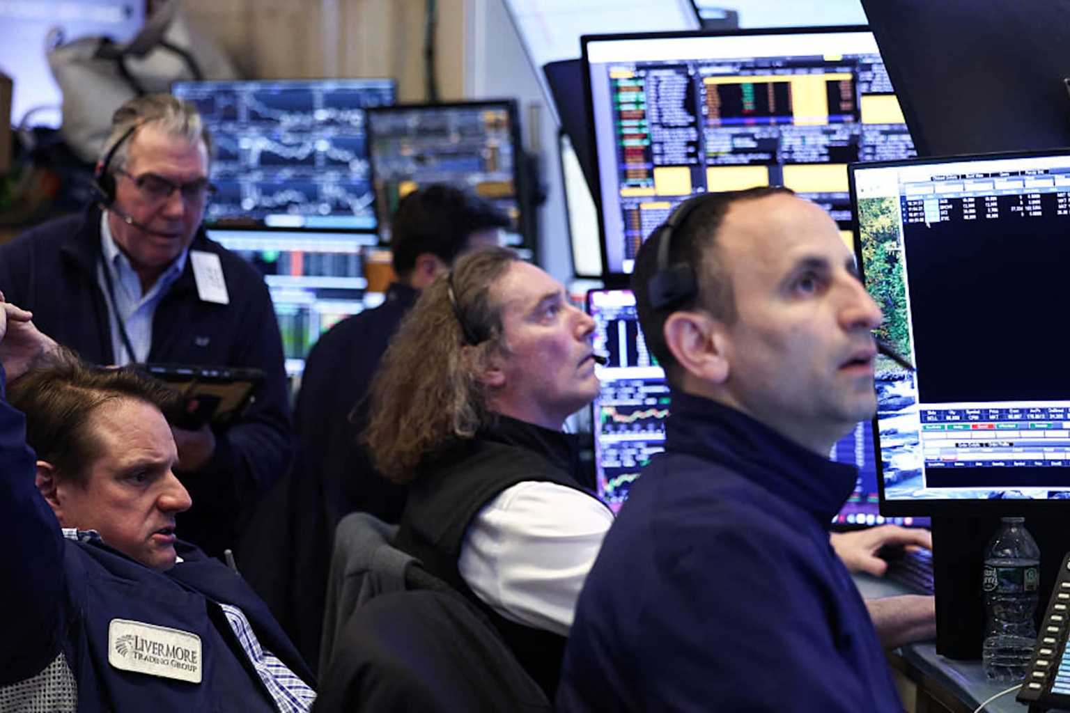 Wall Street cae tras reclamos de Irán por el alto al fuego