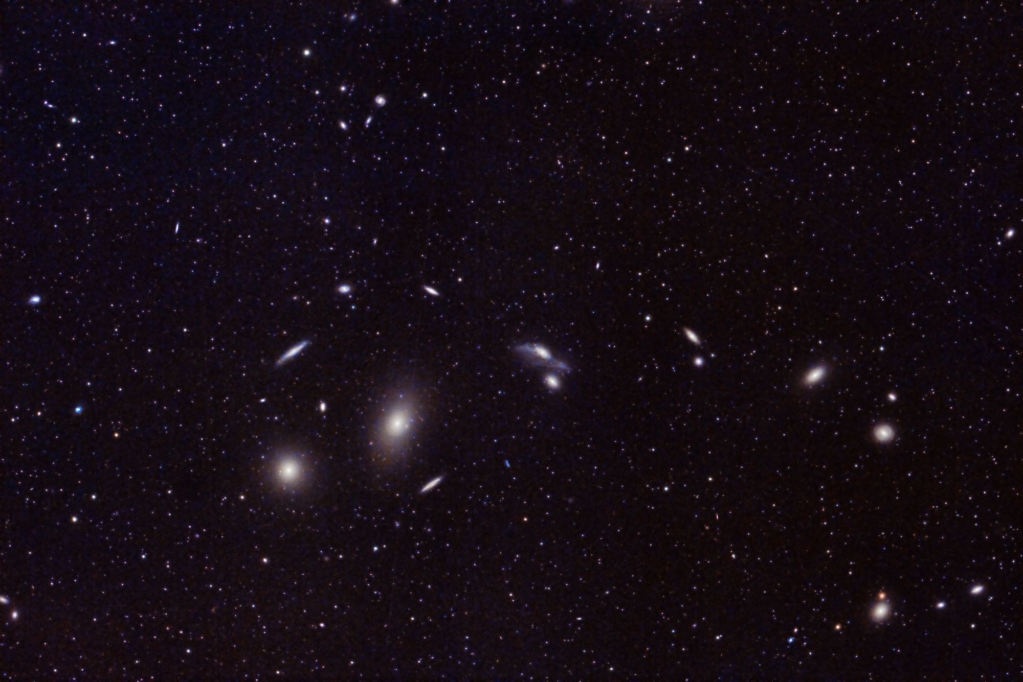 Webb detecta señales de tres agujeros negros supermasivos