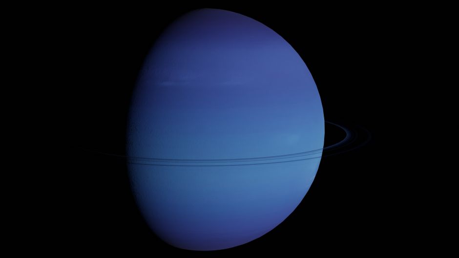 Imagen vibrante de azul de Neptuno y sus anillos en la inmensidad del espacio.