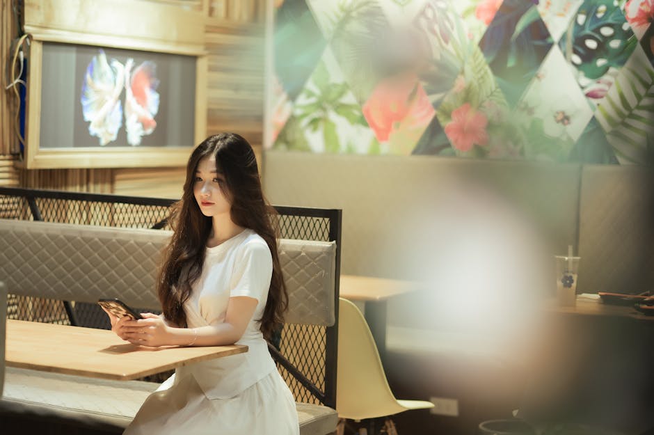 Fotos de stock gratuitas de adulto joven, ambiente interior, artístico