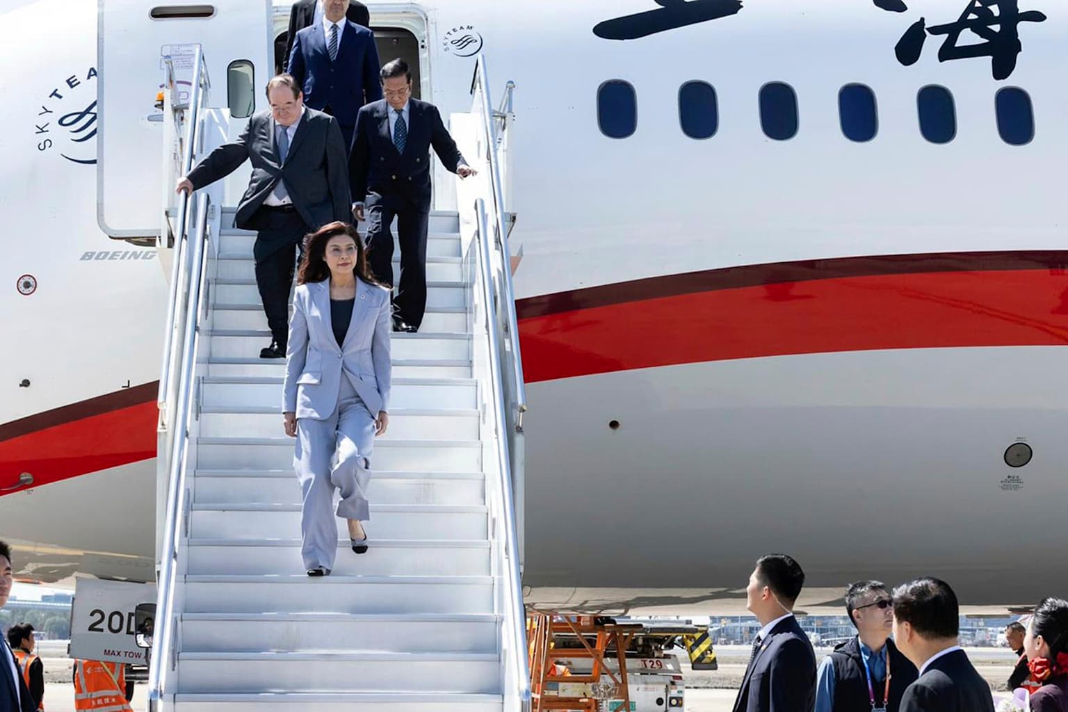 Xi y líder del KMT se reúnen en Beijing