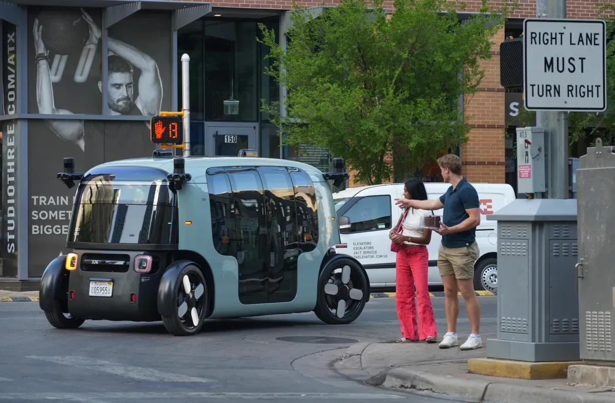 Zoox cobrará por viajes en su robotaxi sin volante